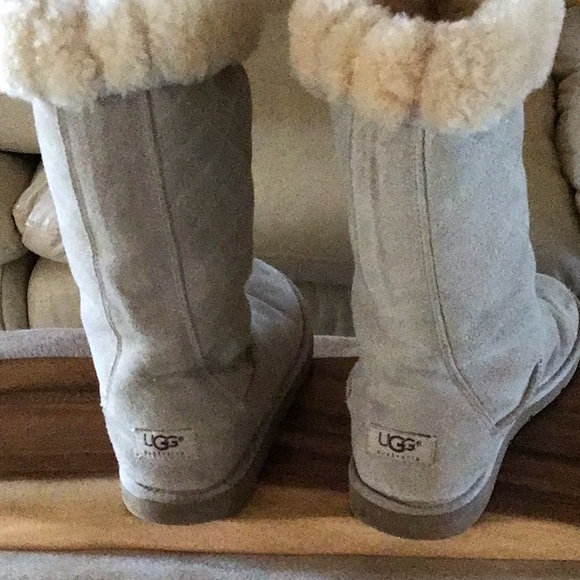 UGG Boots - Picture 5 of 6
